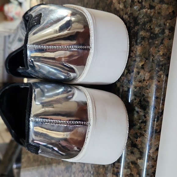 DKNY Slip on Sneakers - Picture 4 of 6